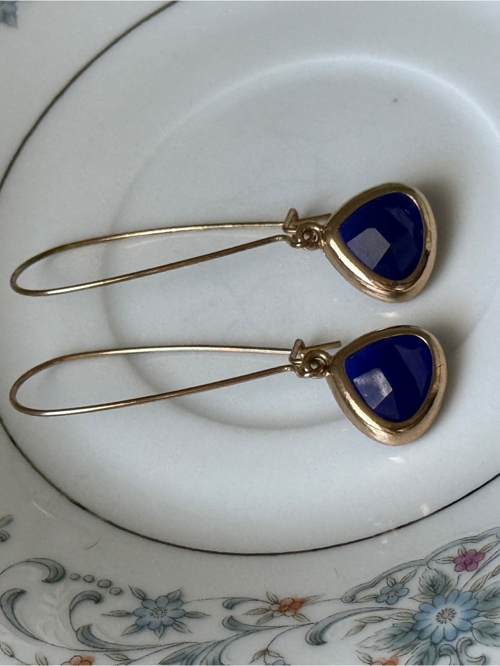 Women’s gold tone blue trillion bezel dangle hook earrings 2”